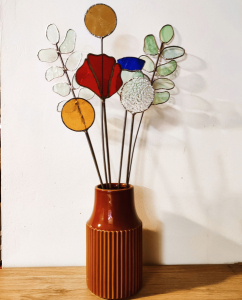 Bouquet en vitrail de l'Atelier du Cygne à Lyon 6e © Myriam Boulay